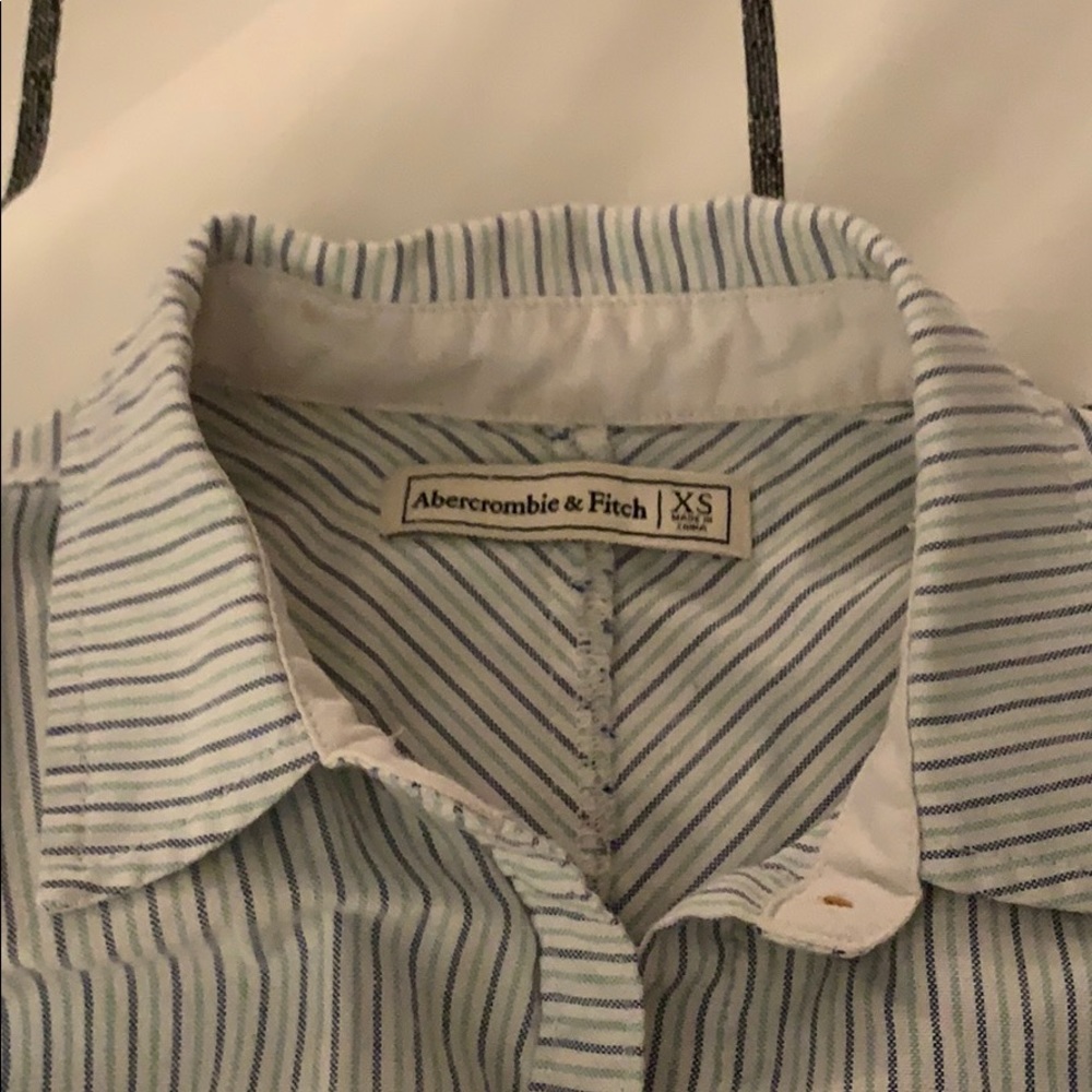 Button down - Picture 3 of 3